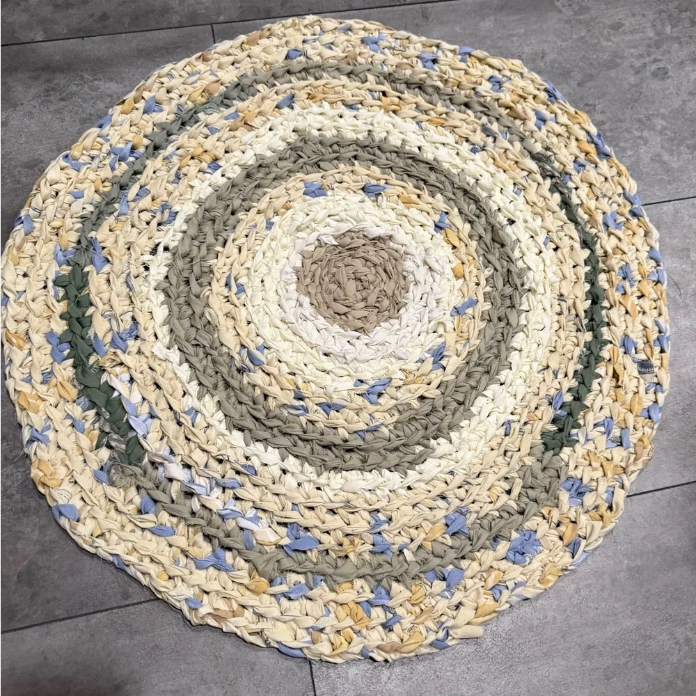 Handmade crocheted rug bathroom kitchen mat round 26”
